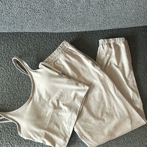 Vuori Boyfriend Jogger (Size M) + Halo Performance Crop (Size S)- Oyster Heather